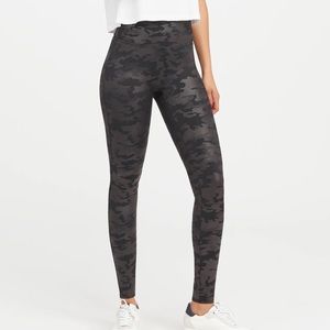 Spanx Faux Leather Camo Leggings - Matte Black Camo Size Medium